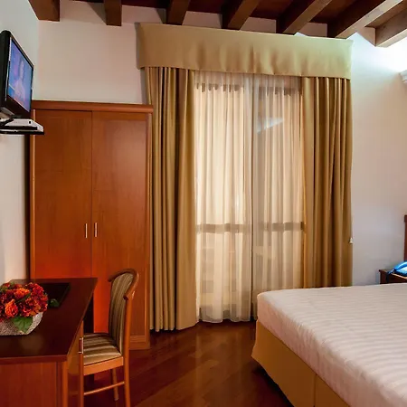 Hotel Flora 4*